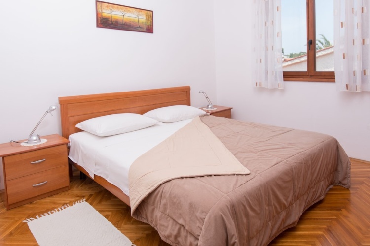Apartments Mira