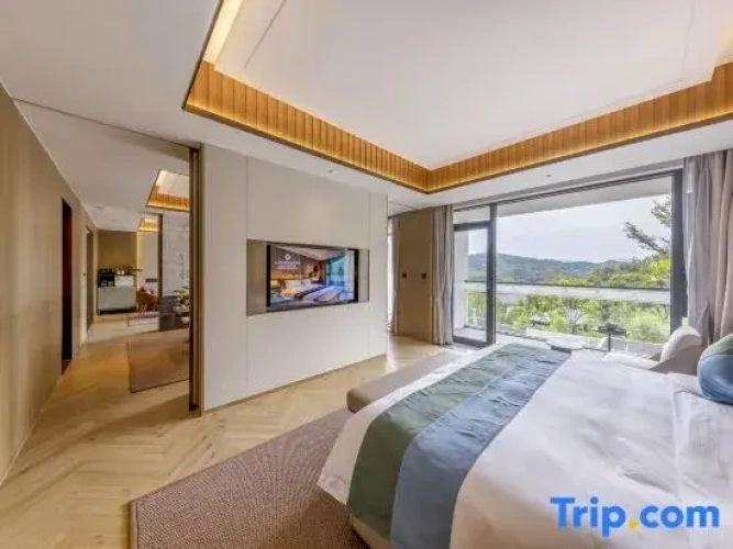 Deluxe Double Family Suite