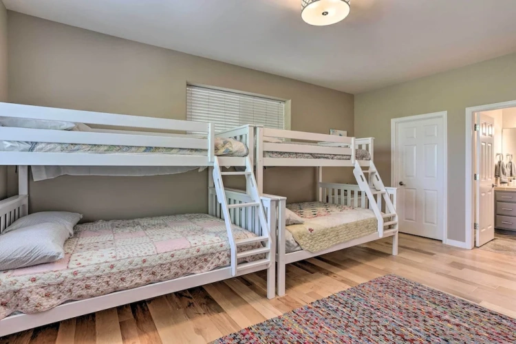 4 Bedrooms Standard room