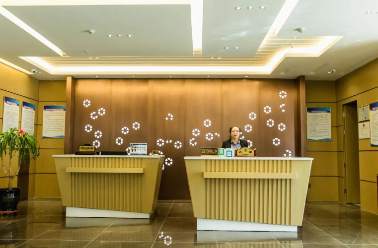 Dingbian Donggang Hotel
