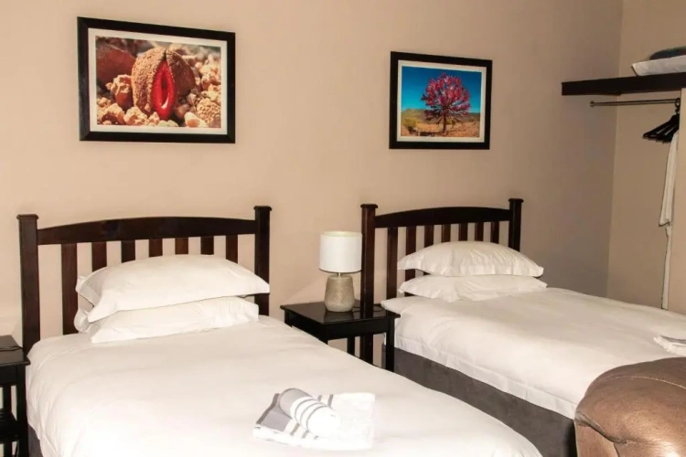 Standard Twin room with garden view