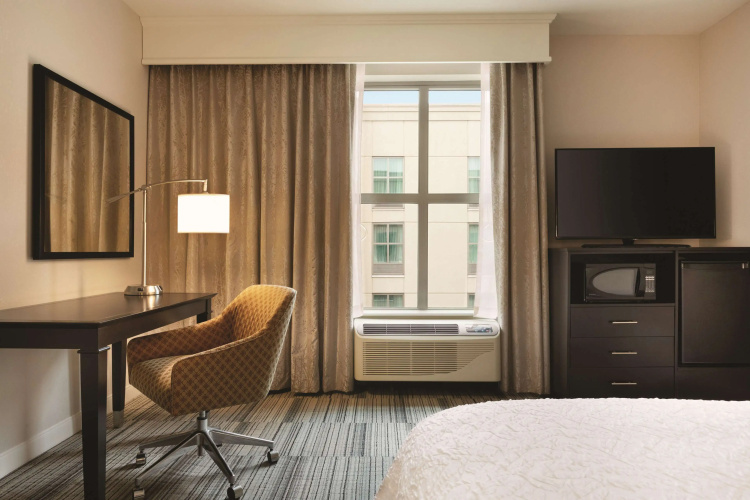Hampton Inn & Suites Roanoke-Downtown
