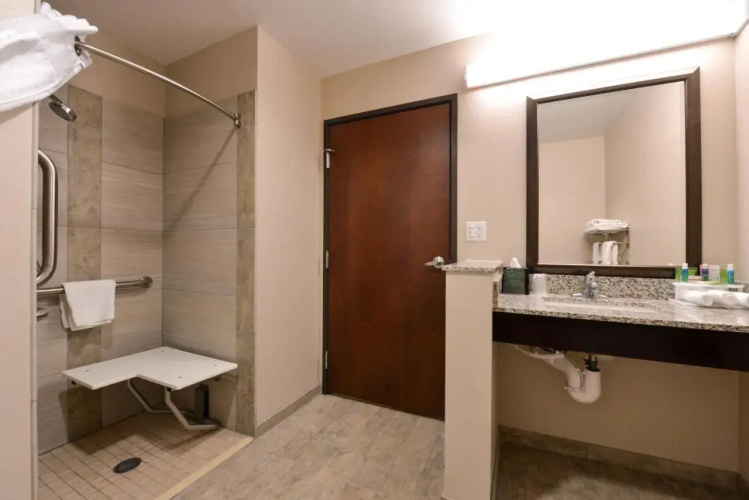Holiday Inn Express & Suites Williams