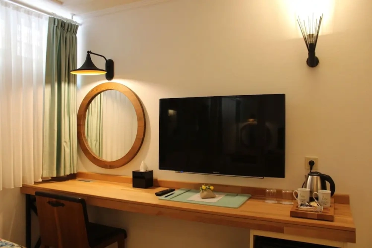 Economy room
