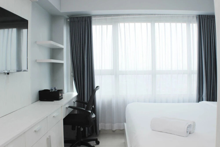 Modern Look And Comfy Studio Apartment At Springlake Summarecon