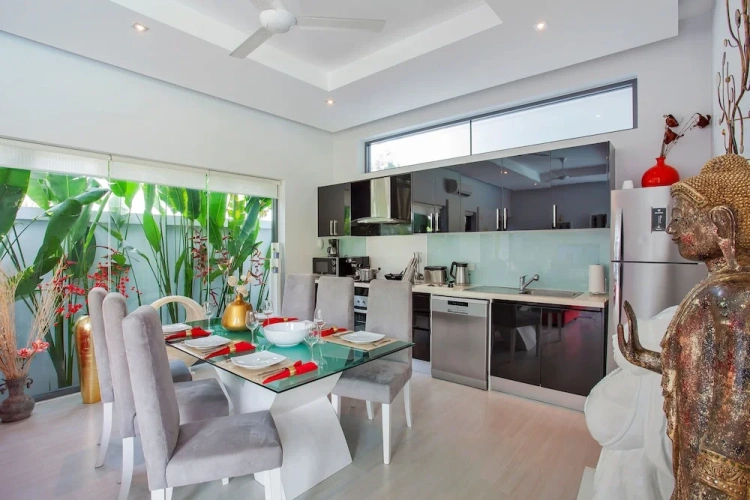 2 Bedrooms Quadruple Villa