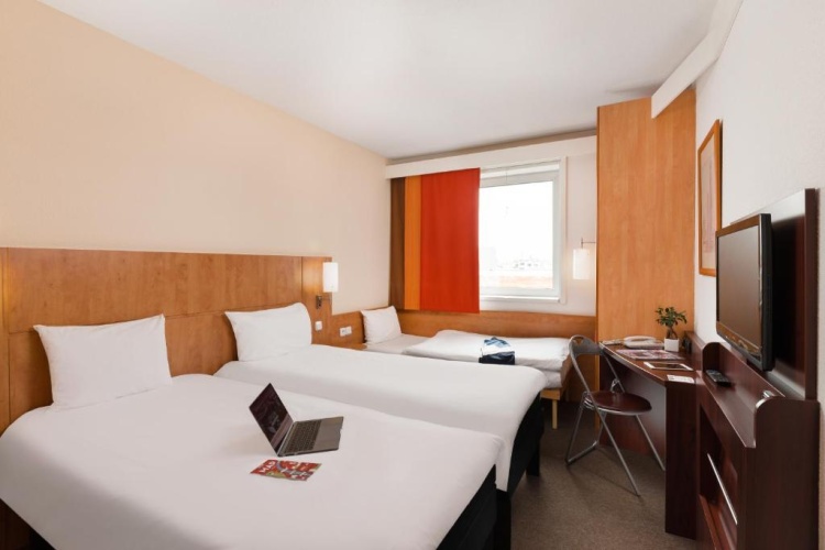 Standard Triple room
