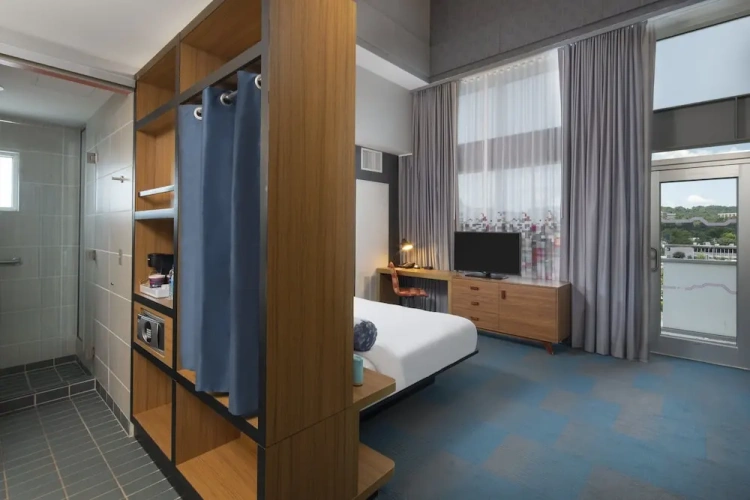 Standard Double room with balcony and with city view