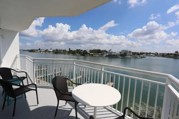 Oceana 305 East