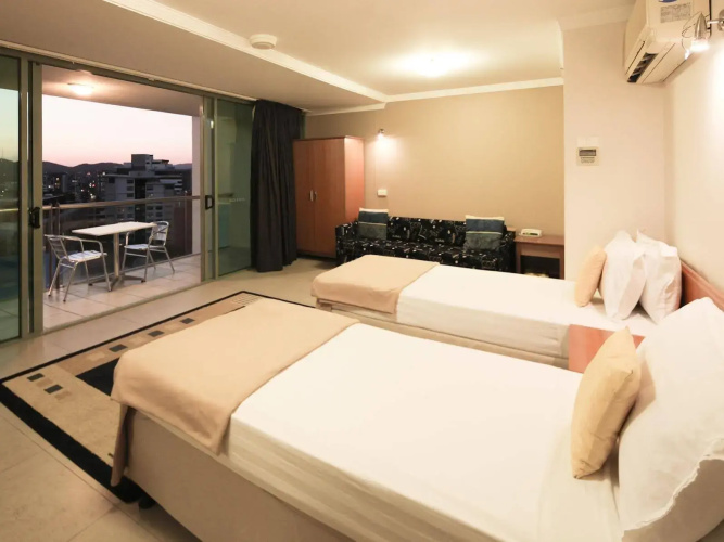 Astor Metropole Hotel