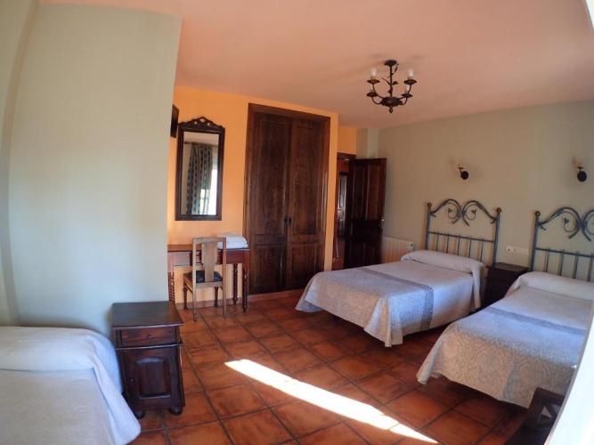 Standard Triple room