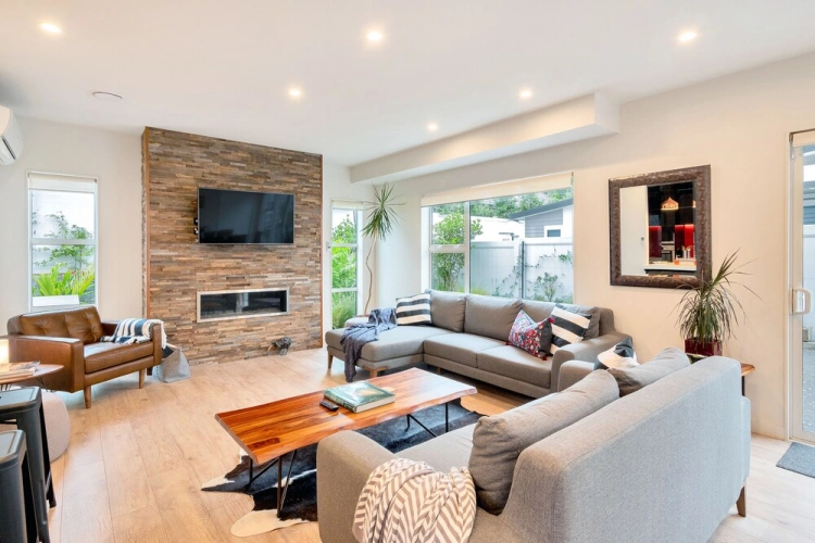 5 Bedrooms Cottage