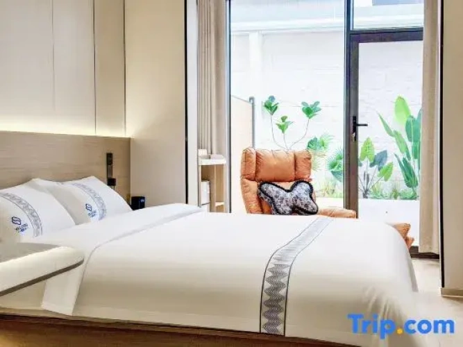 Standard Double room with courtyard view