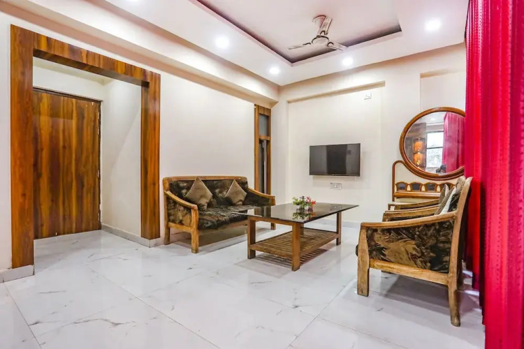 Fabhotel Imperail House
