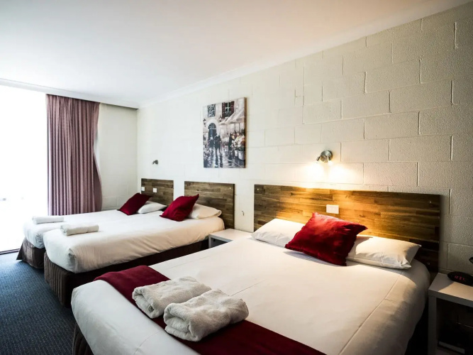 Plainsman Motel