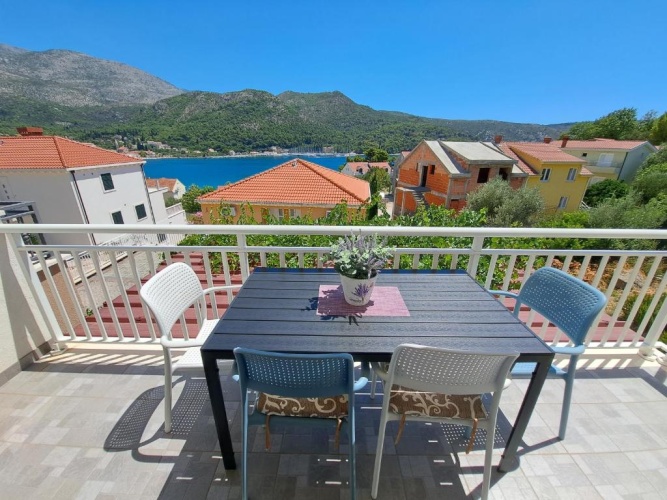Apartment with sea view