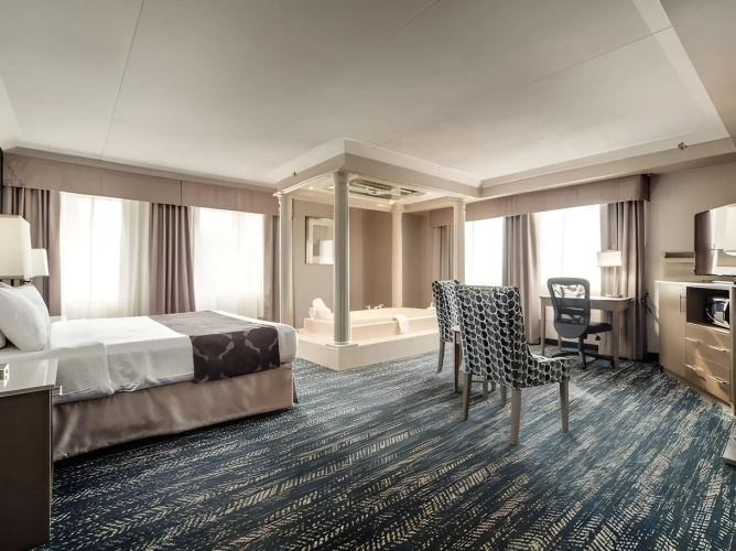 Monte Carlo Inn - Brampton Suites