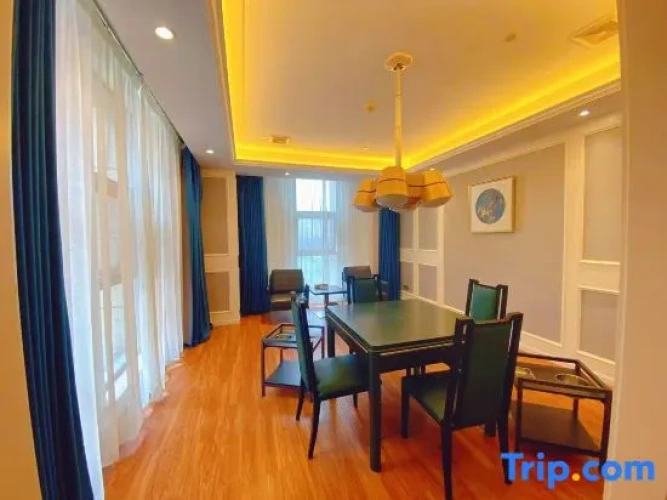 Standard Double room with street view