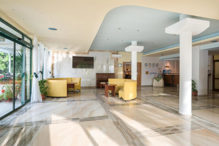 Perla Plaza Hotel