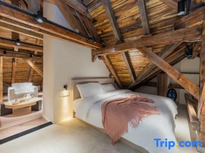 Deluxe Attic Suite