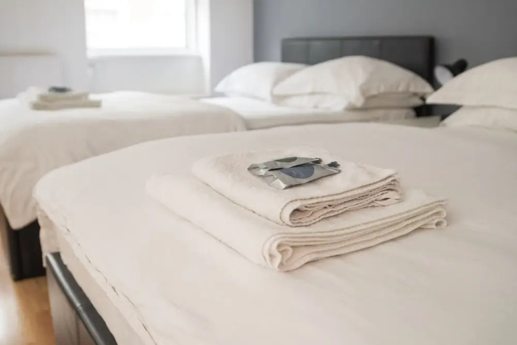 Spacious Studio Apartment Soho Square