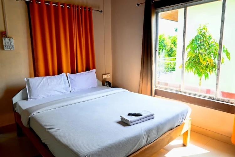 Deluxe Double room with city view