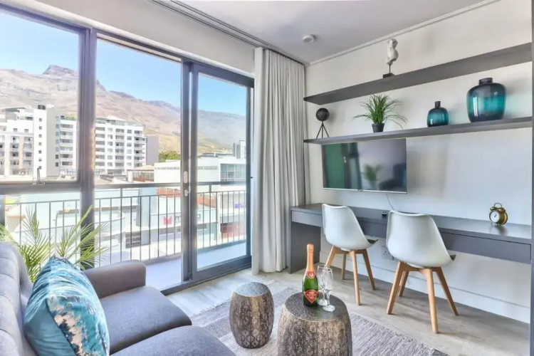 Contemporary arty Studio Balcony Mountain views