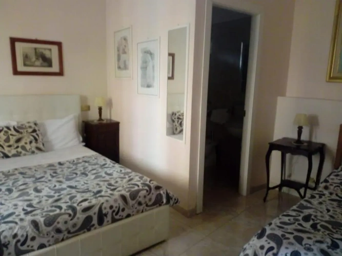 Standard Triple room