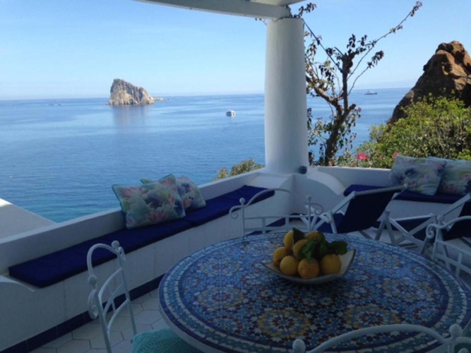 2 Bedrooms Apartment with sea view