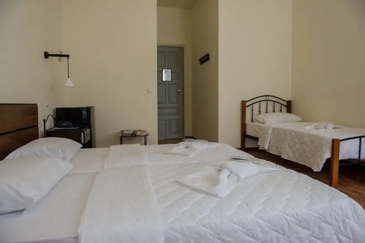 Athinas Street Inn