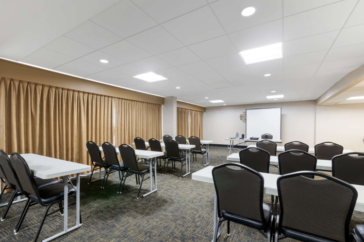 Best Western Plus Midwest Inn photo 17