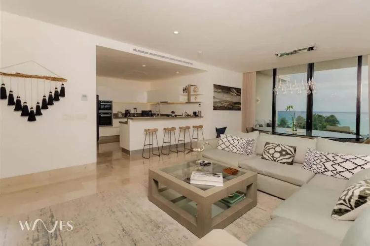 3 Br. Ocean Front PH With Stunning Views