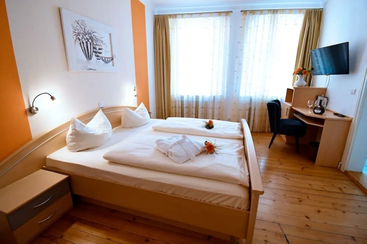 1 Bedroom Comfort room