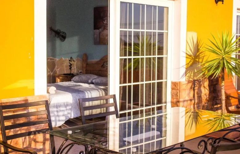 Platanito House