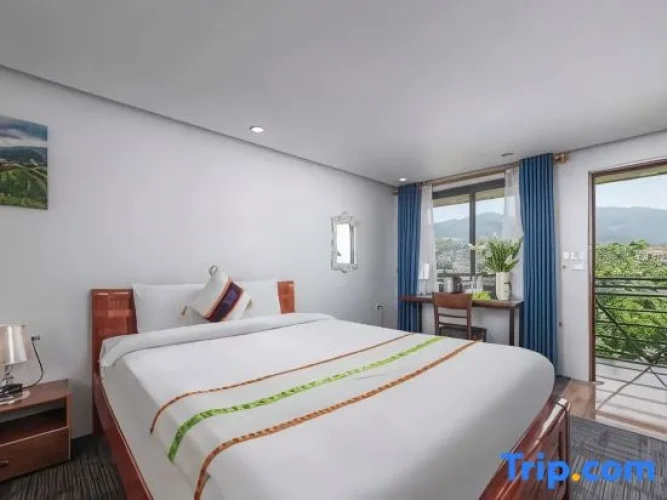 Standard Twin room with mountain view