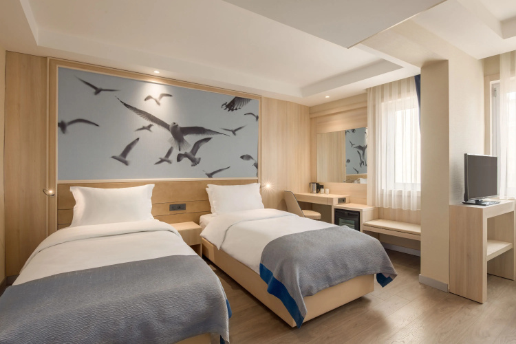 Grander Inn & Suites