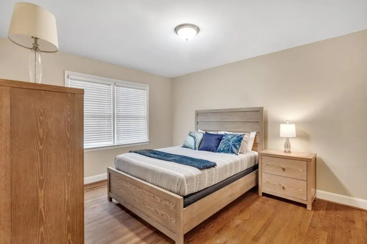 Spacious 2BR Duplex - Near Uptown Charlotte