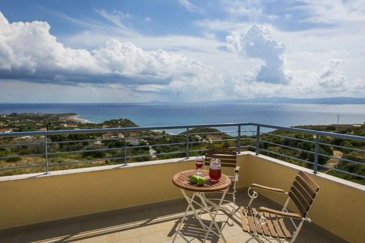 4 Bedrooms Villa oceanfront