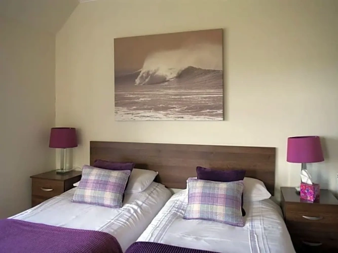 Standard Twin room with partial sea view