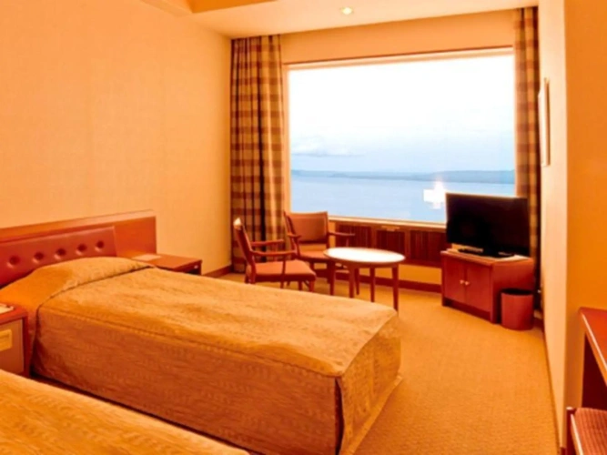 Standard Twin room with lake view