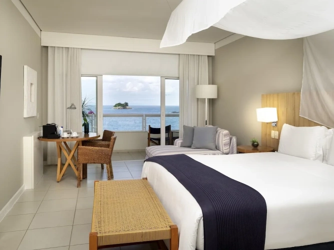 Deluxe Double room with balcony and seafront