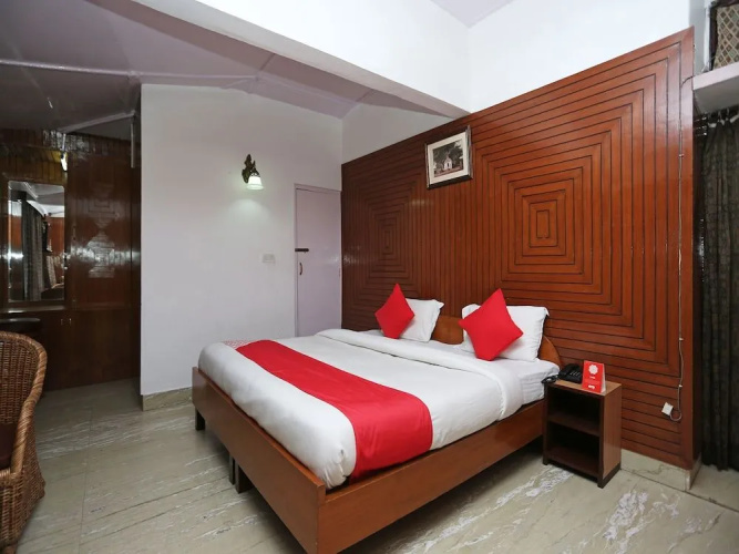 OYO 10653 Hotel Clark