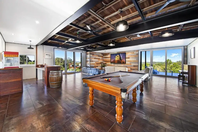 4 Bedrooms Cottage