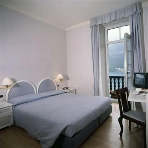 Standard Double room with lake view