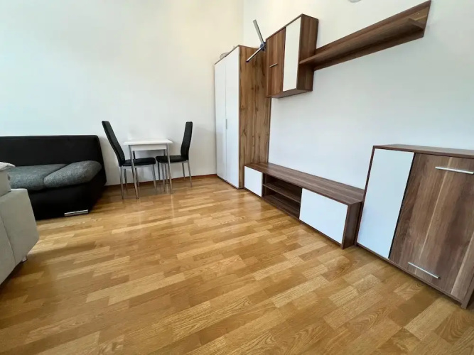 EasyStay 3BR shared Apt. Near Meidling