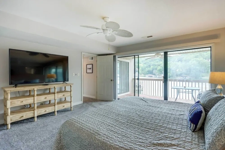 3 Bedrooms Apartment