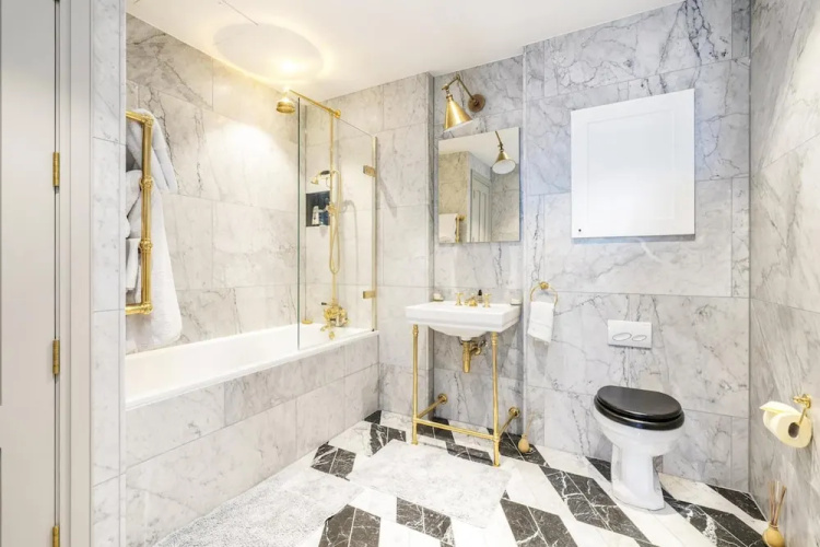 Signature Westminster Apartment