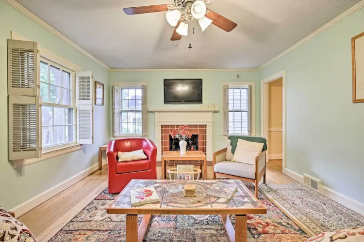 Lexington Getaway w/ Backyard Deck < 2 Mi to UK!
