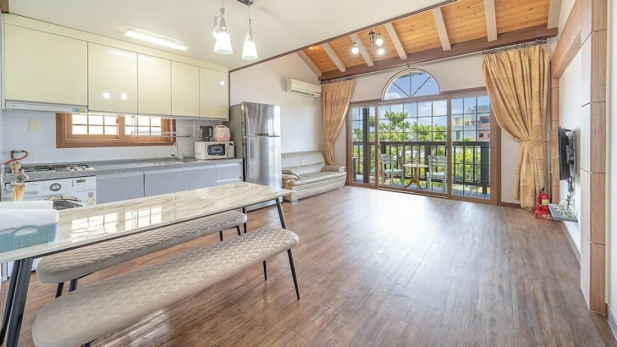 2 Bedrooms Luxury Family room with balcony