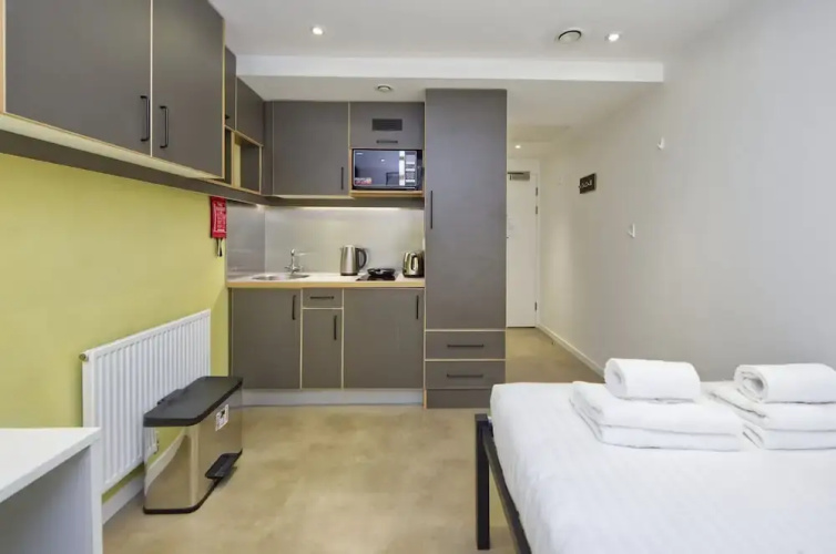 Comfort in Hammersmith Student Studio